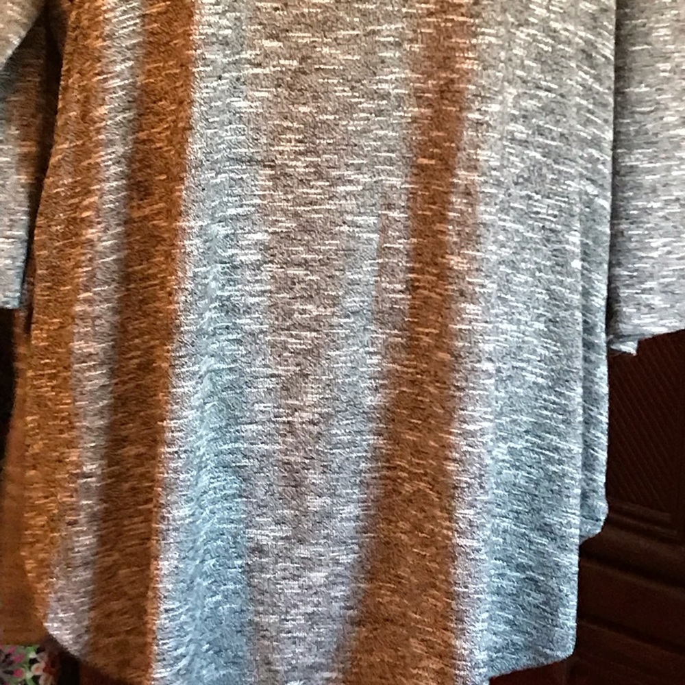 Grey pull over tunic. - Picture 3 of 4